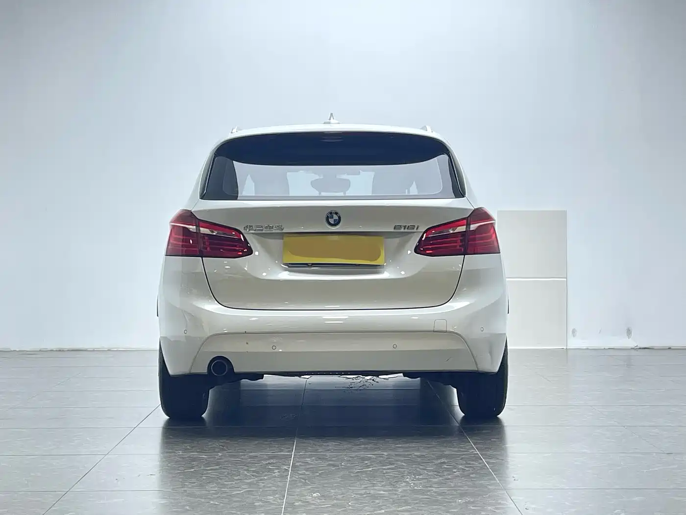 BMW 2 Series Touring 2016 218i Fashion Model фото 5