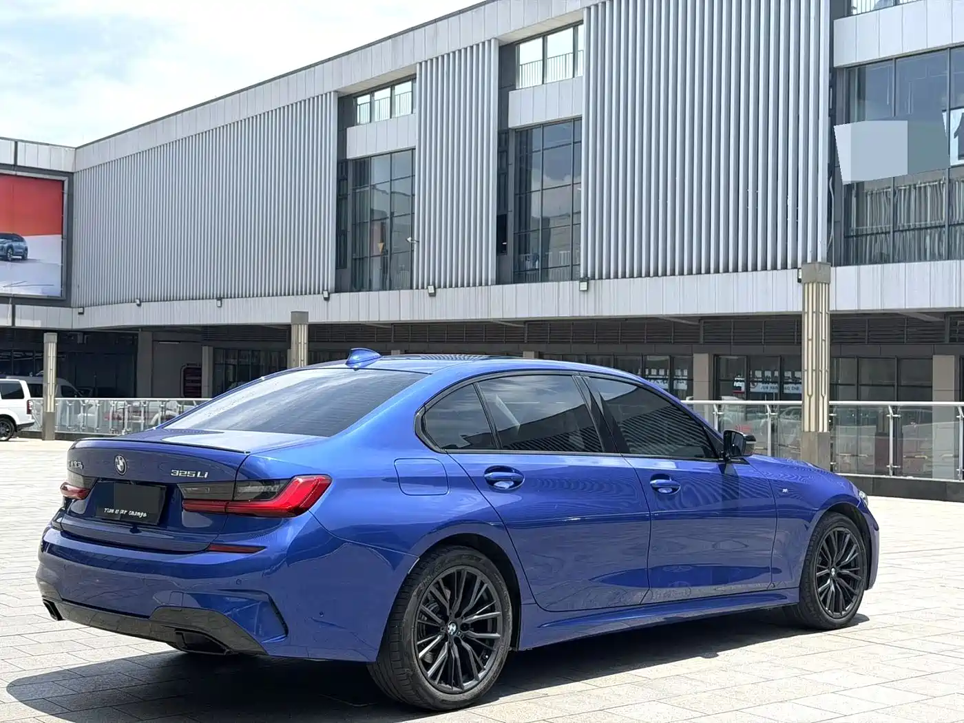 BMW 3 Series 2021 325i M Sport Night Edition фото 15