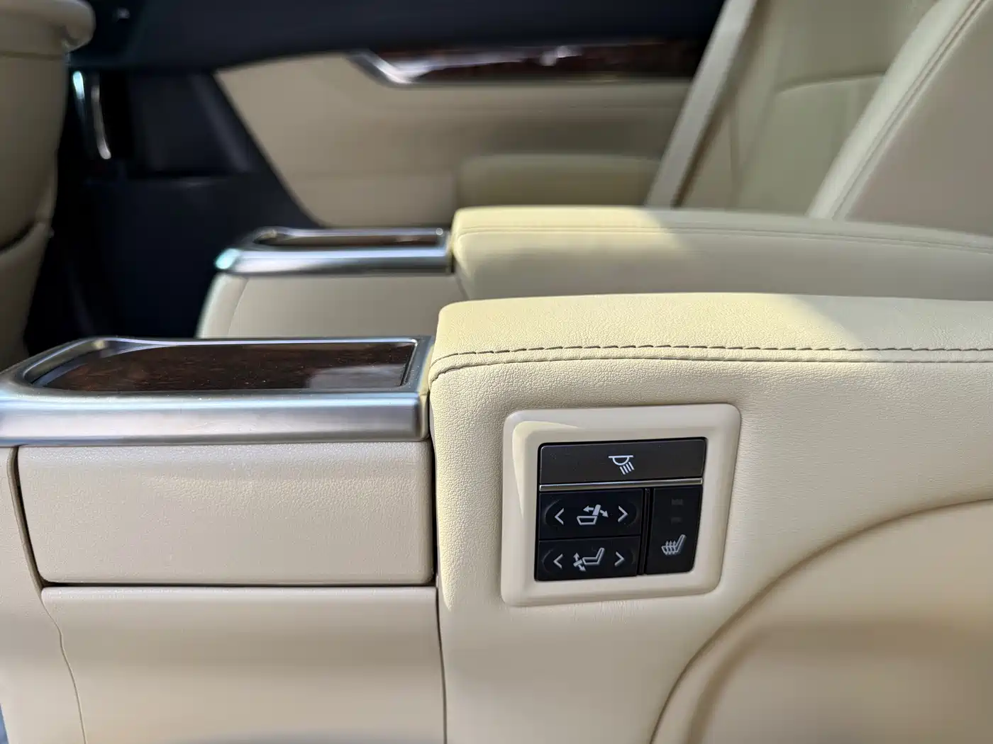 Toyota Alphard 2021 Hybrid 2.5L Luxury фото 6