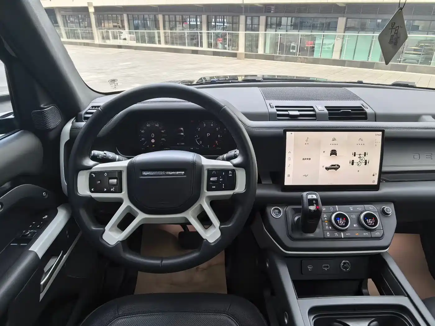 Land Rover Defender 2023 Model 90 2.0T P300 X-DYNAMIC HSE фото 4