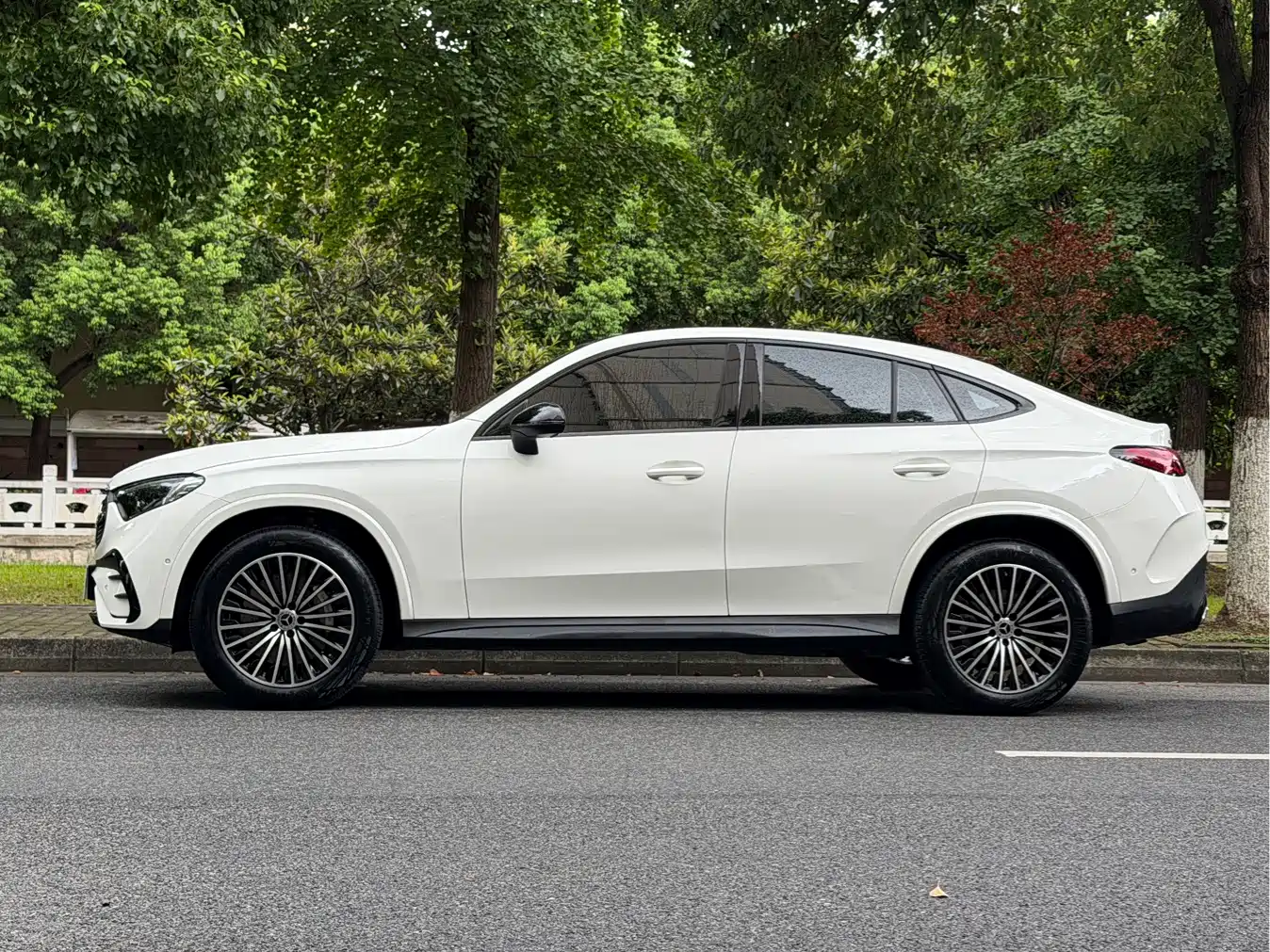 Mercedes-Benz GLC Coupe 2025 2024 GLC 260 4MATIC Coupe SUV