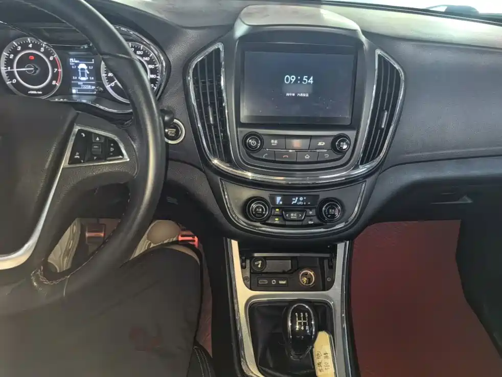 Baojun 560 2016 2015 1.8L Manual Luxury