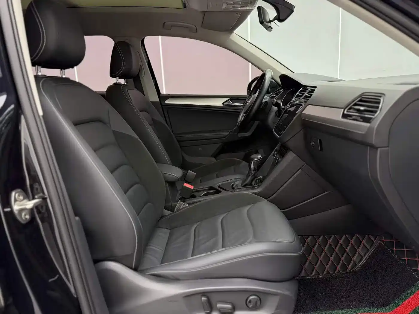 Volkswagen Tiguan L 2019 330TSI Automatic 2WD Panorama Comfort Edition China VI фото 4