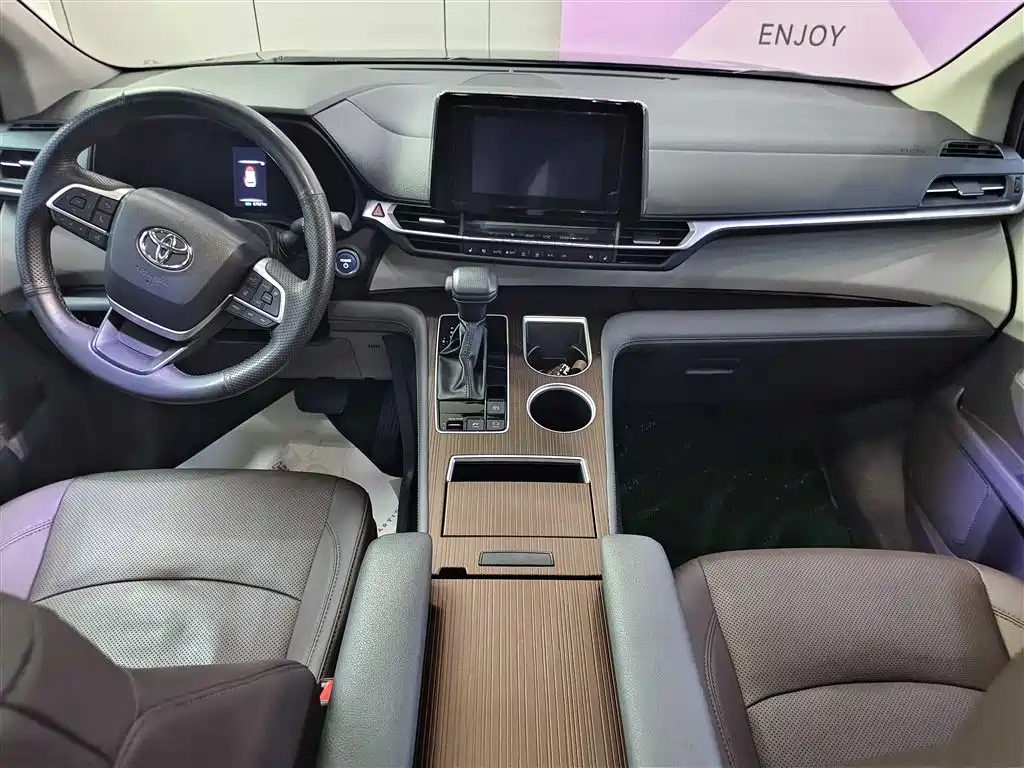 Toyota Sienna 2023 2.5L Hybrid Comfort Edition фото 12