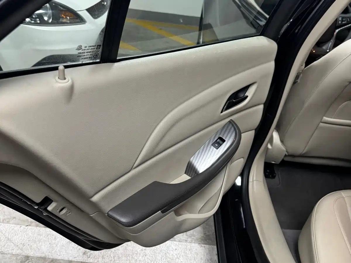 Chevrolet Malibu 2013 2.0L Automatic Luxury Edition фото 7