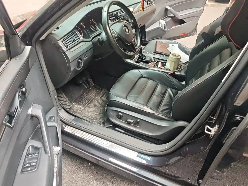Фото 14 - Volkswagen Passat