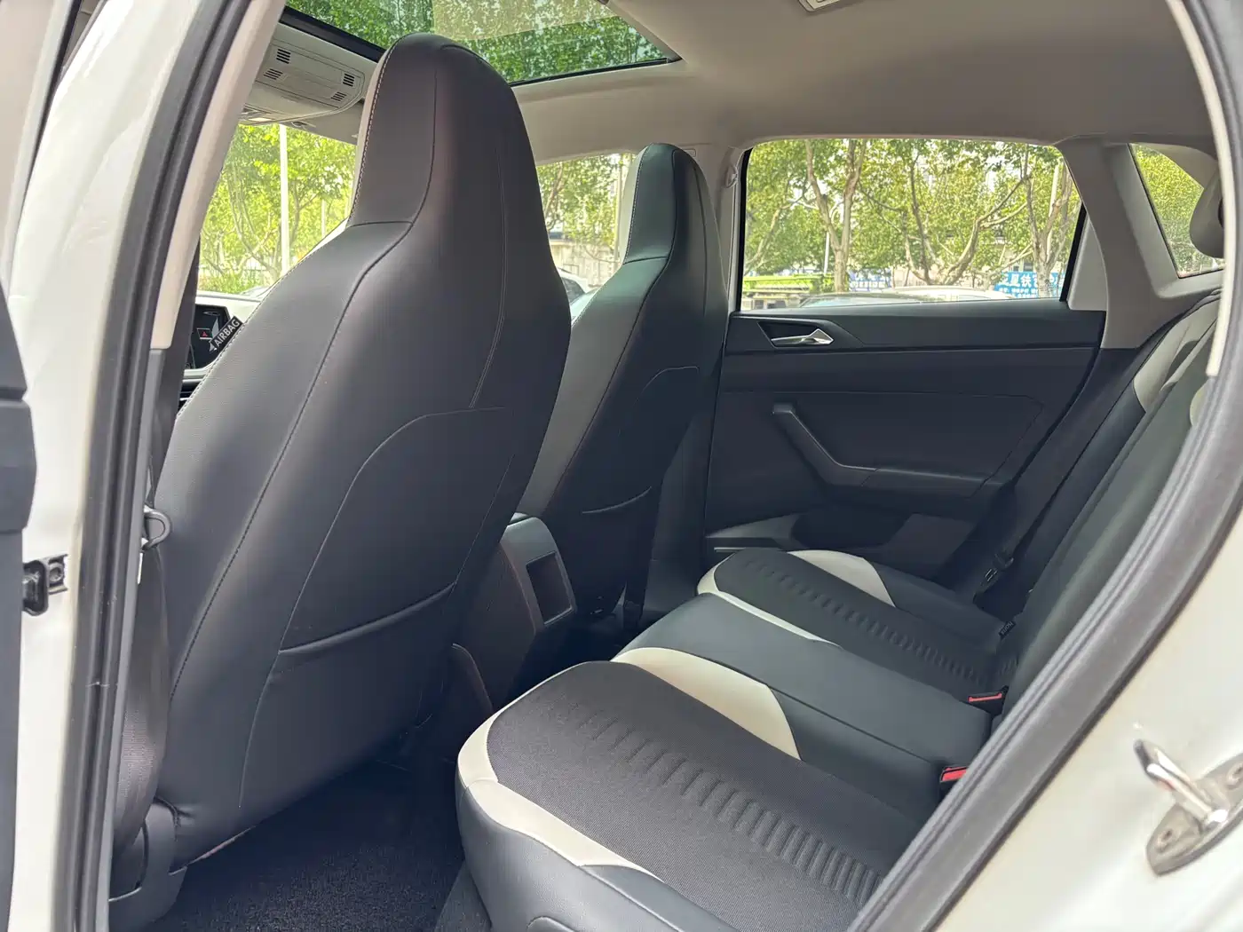 Volkswagen Polo 2021 Plus 1.5L Automatic Colorful Tech Edition фото 9