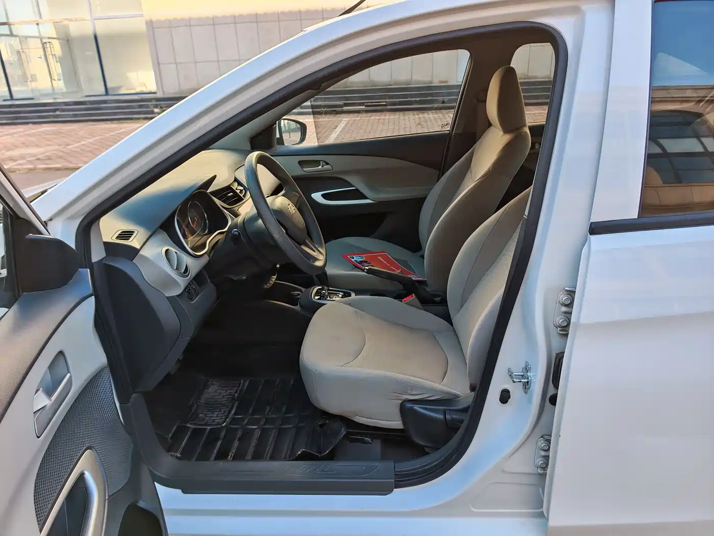 Chevrolet Sail 2015 Sail 3 1.3L AMT Ideal Edition фото 9