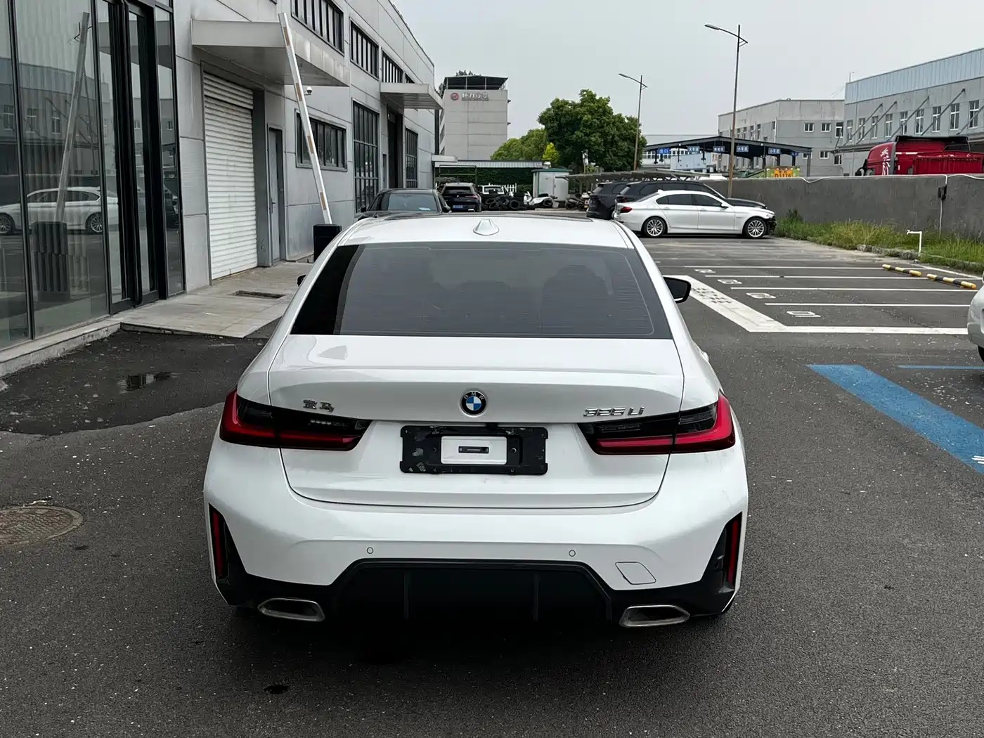 BMW 3 Series 2024 325Li M Sport Package фото 8
