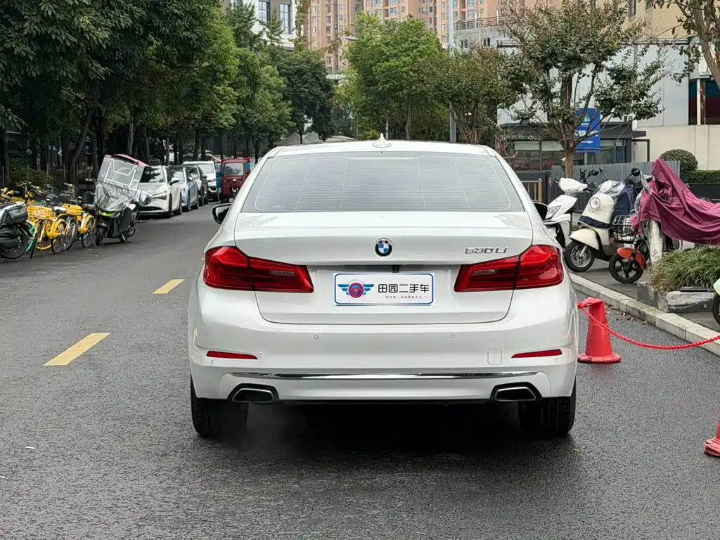 Photo 5 - BMW 5 Series