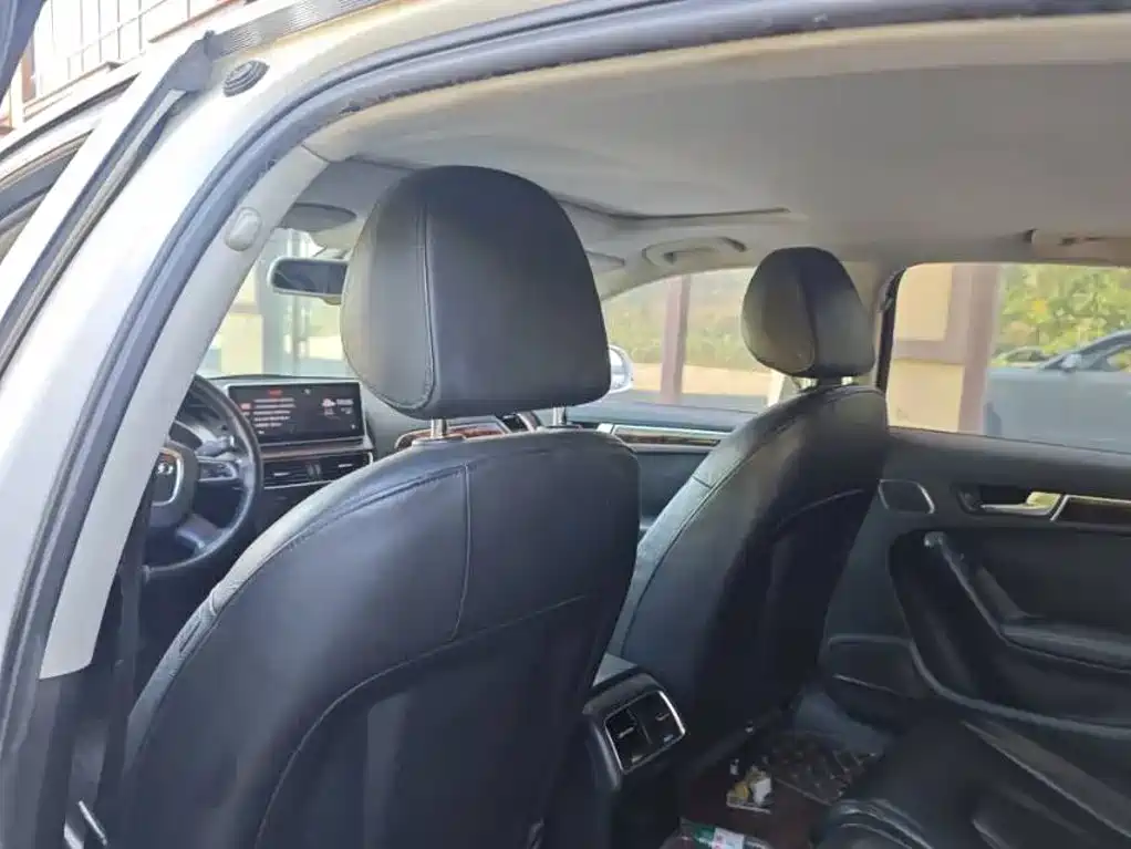 Audi A4L 2010 2011 2.0 TFSI Comfort