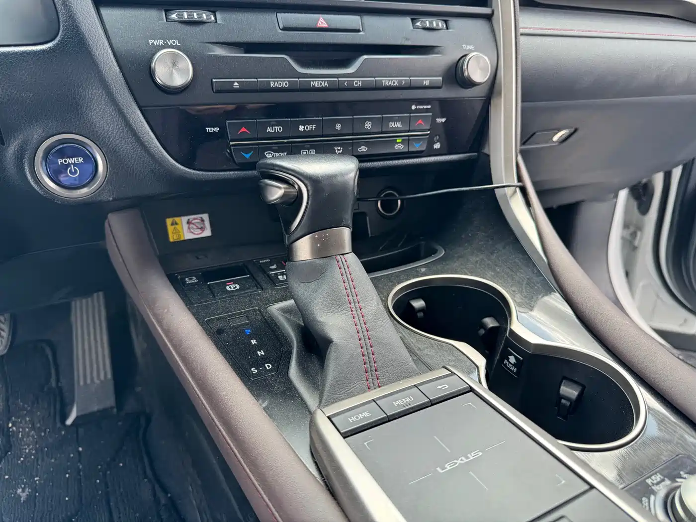 Фото 14 - Lexus RX
