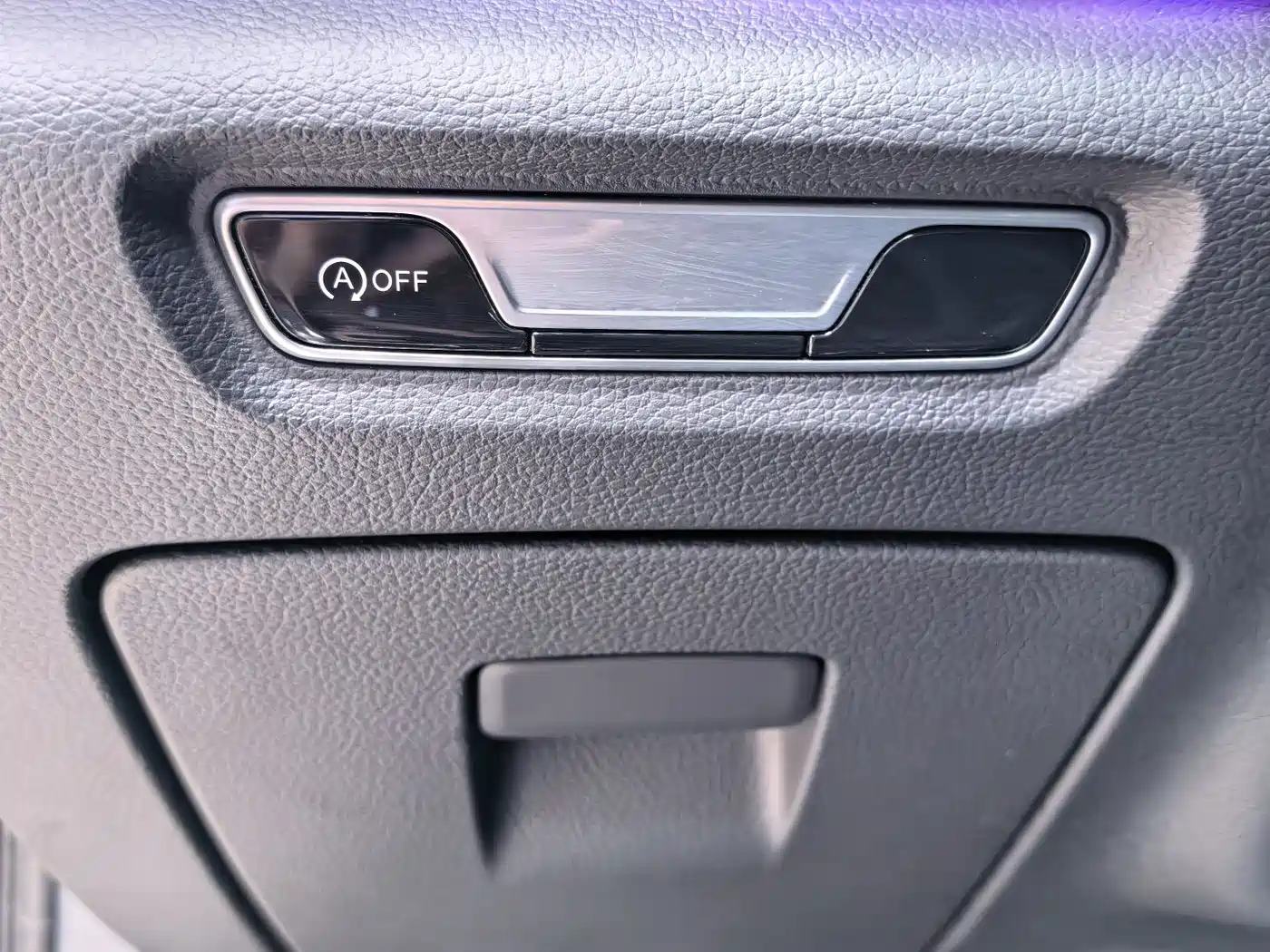 Hongqi H5 2023 2.0T Auto Smart Connect Flag Comfort фото 16
