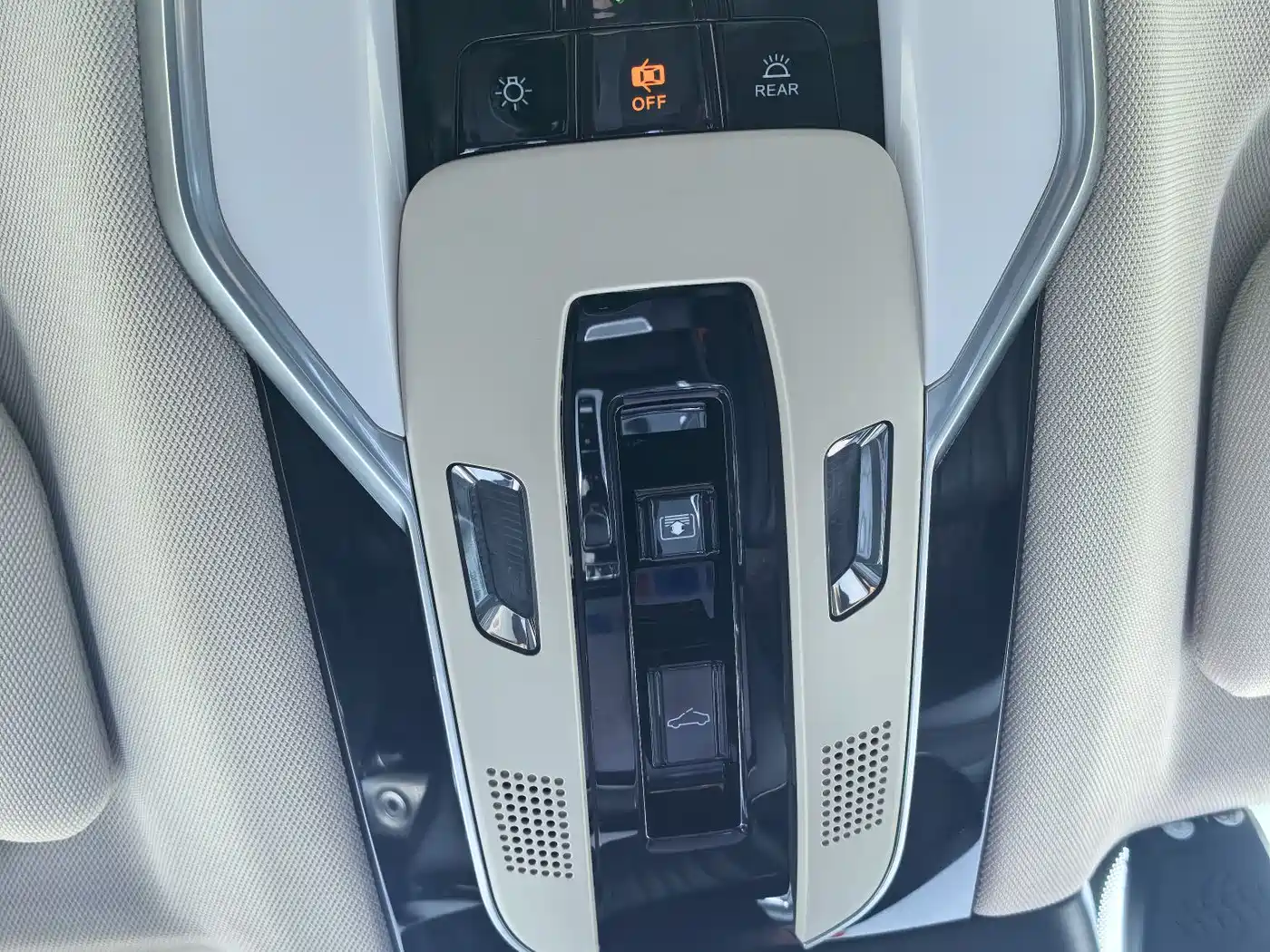 Hongqi H5 2023 2.0T Auto Smart Connect Flag Comfort фото 30