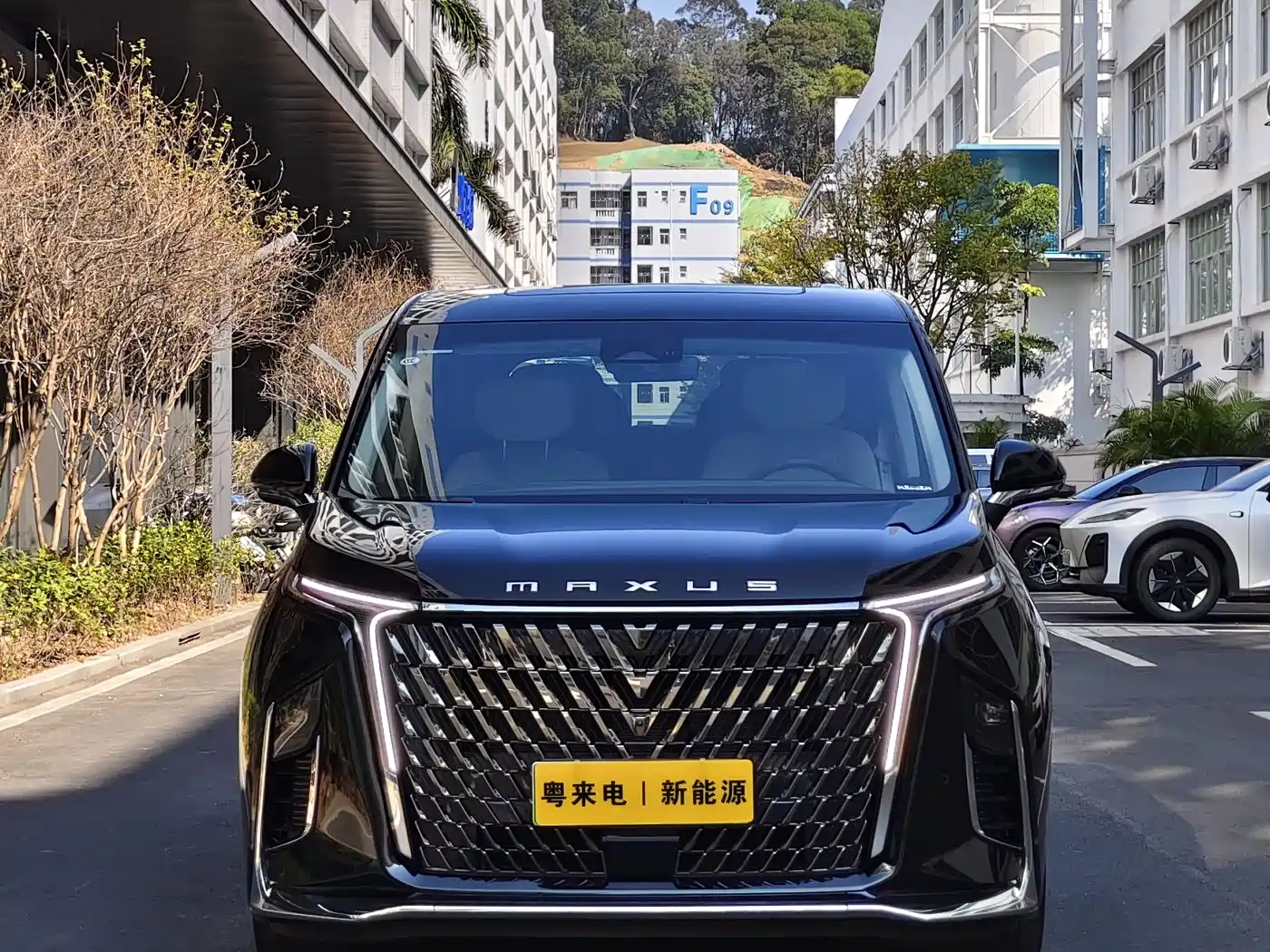 SAIC Maxus Dajia 9 2024 Super Hybrid Extended Range Alpine Edition 7-Seater фото 2