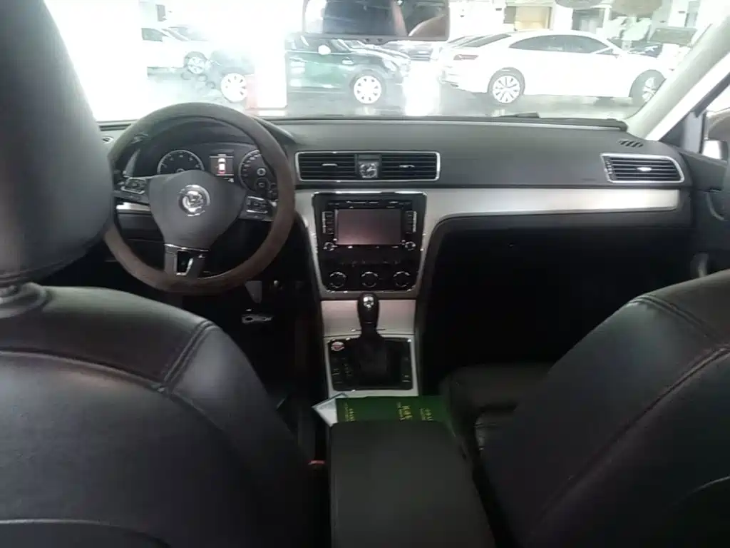 Фото 10 - Volkswagen Passat