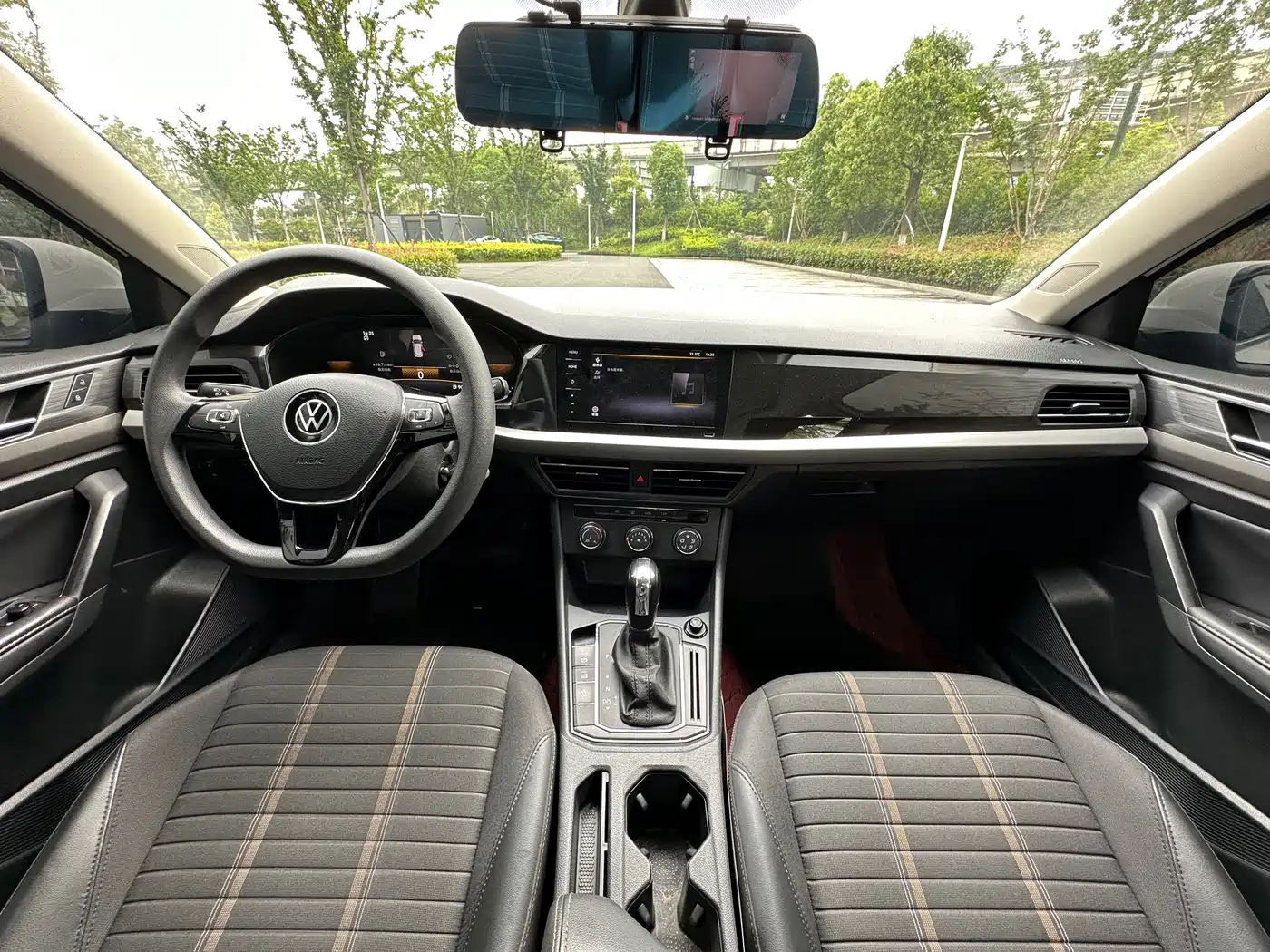 Volkswagen Lavida 2022 1.5L Auto Comfort Edition фото 8
