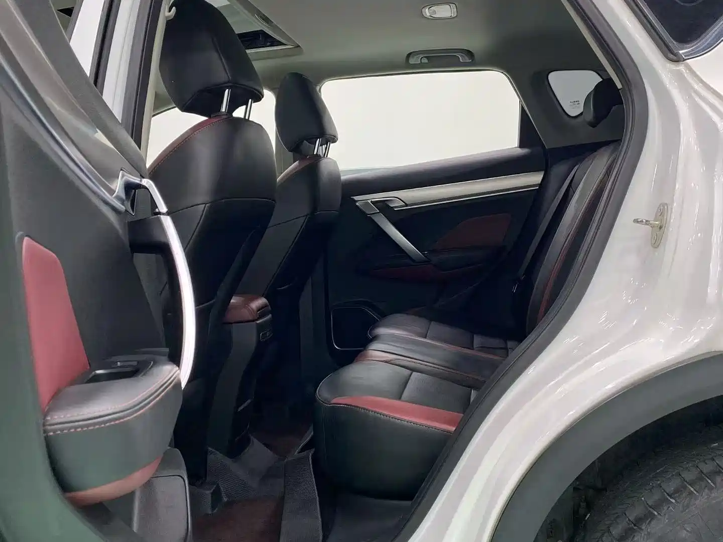 Фото 5 - Geely Coolray