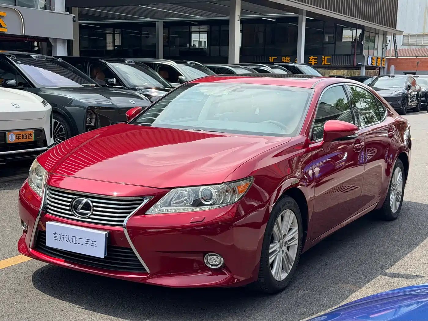 Фото 1 - Lexus ES