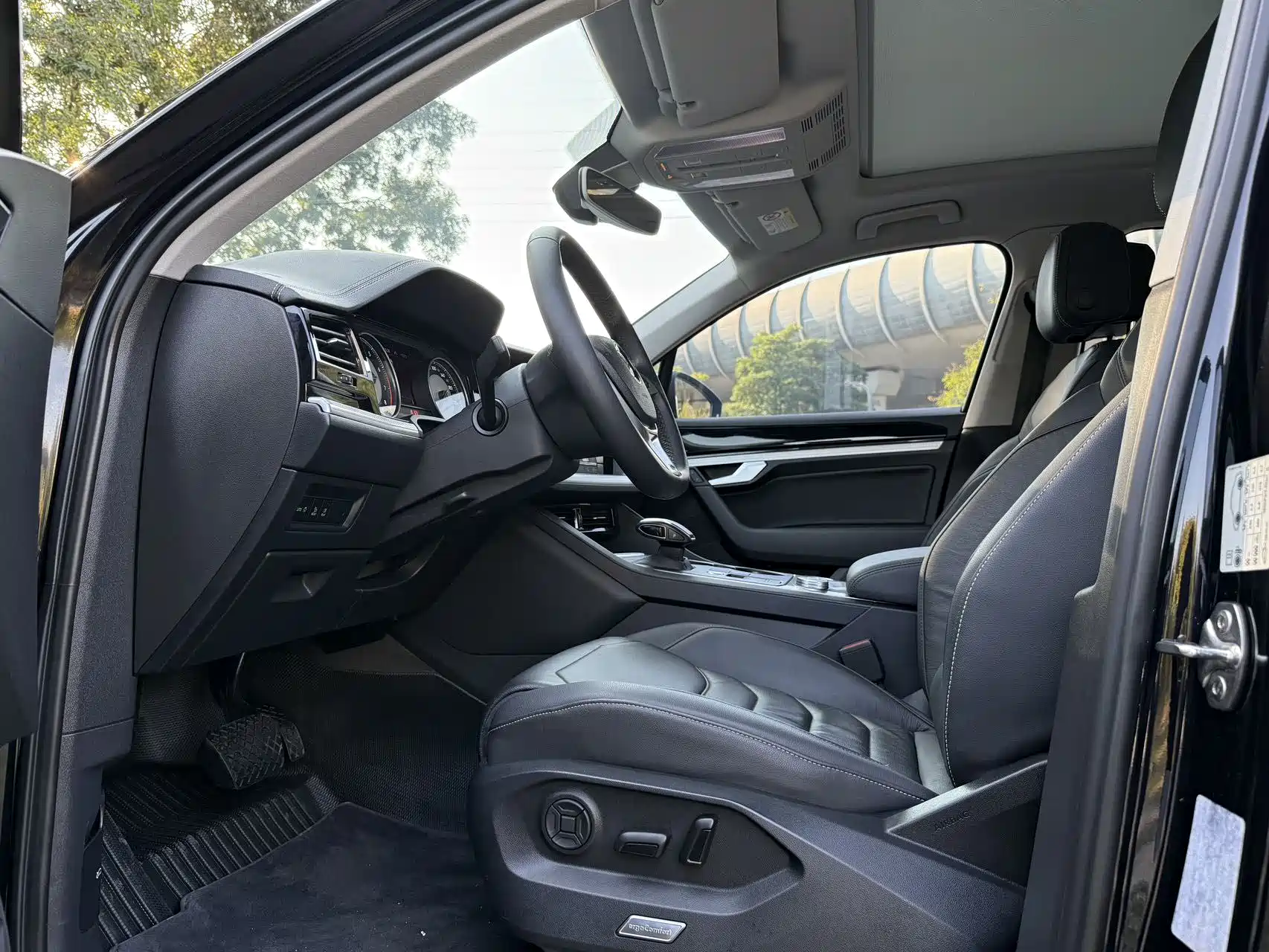Фото 5 - Volkswagen Touareg