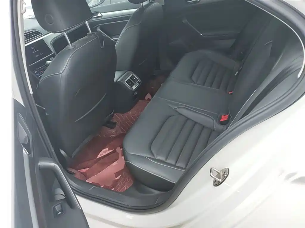 VOLKSWAGEN LINGDU