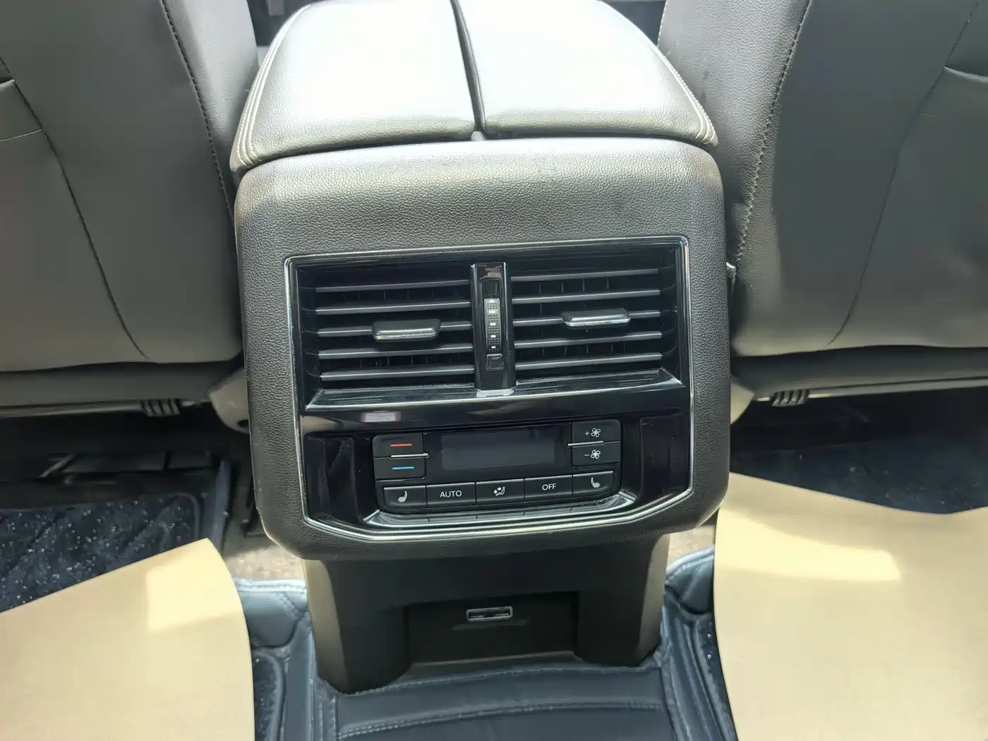 Volkswagen Teramont 2019 380TSI 4WD Luxury Edition China VI фото 13