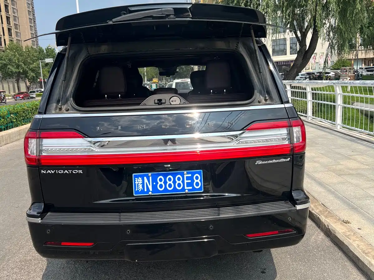 Фото 26 - Lincoln Navigator