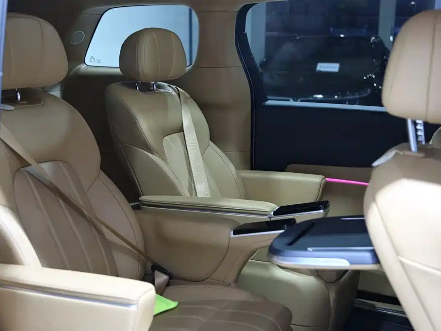 Voyah Auto Voyah Dreamer 2025 Model PHEV 4WD Premium QianKun Edition фото 16