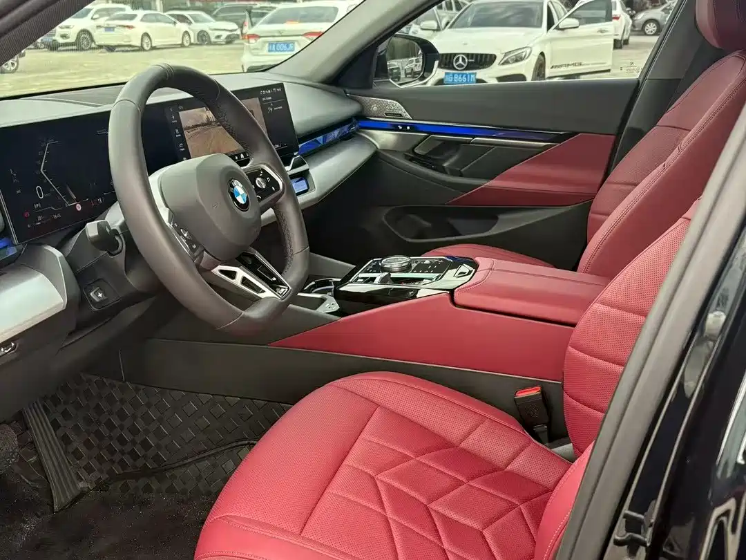 BMW 5 Series 2025 530Li Leading M Sport Package фото 4