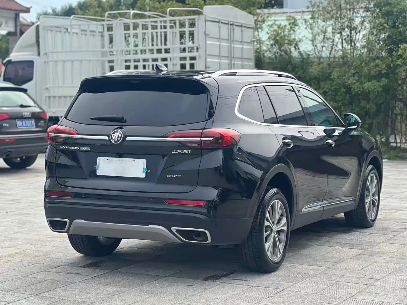 Photo 10 - Buick Envision Plus