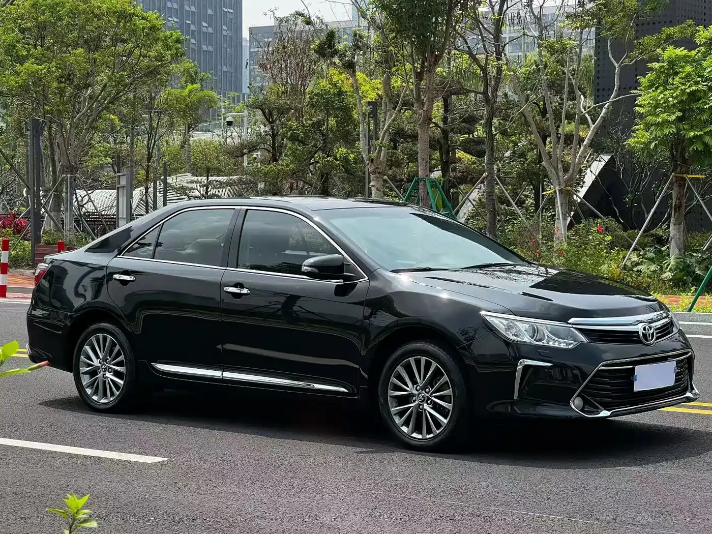 Toyota Camry 2016 2.5G 10th Anniversary Luxury Navigation Edition фото 3