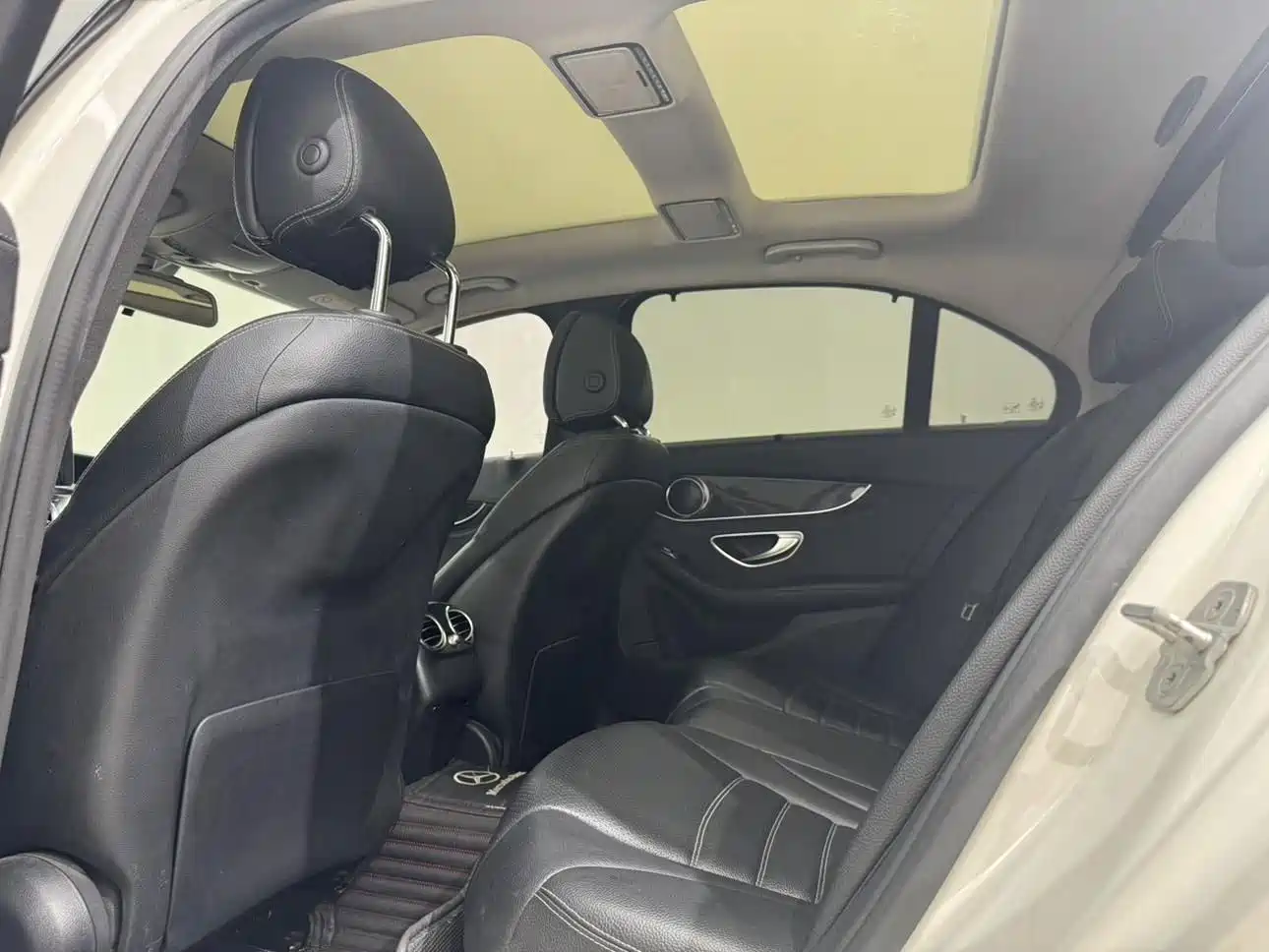 Photo 9 - Mercedes-Benz C-Class