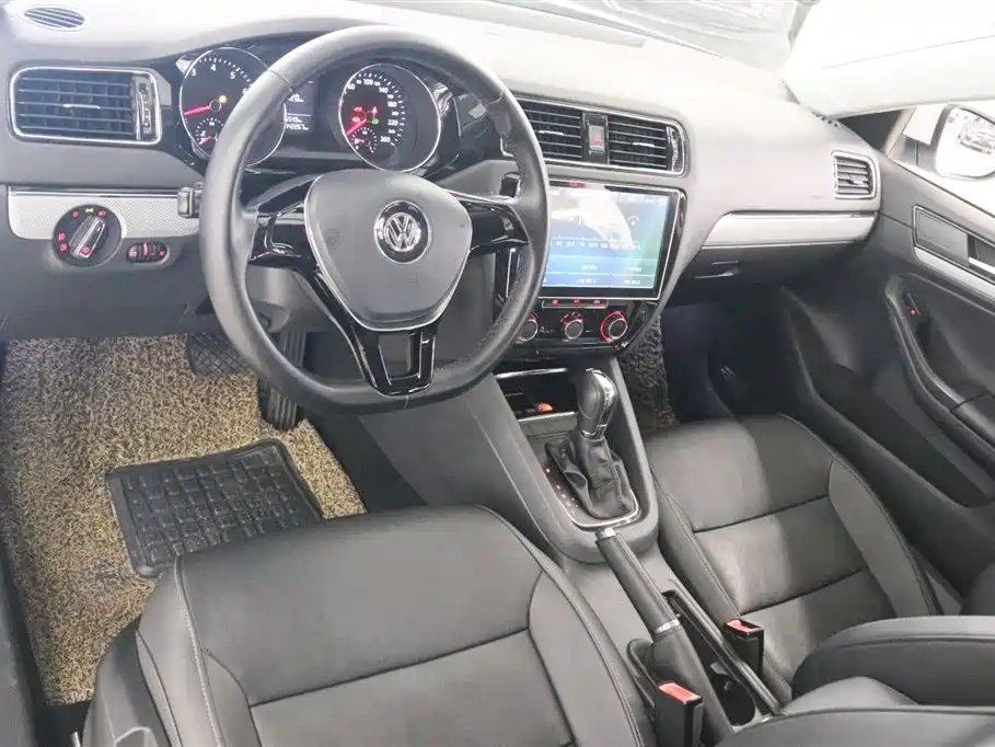 Volkswagen Sagitar 2015 230TSI Automatic Comfort фото 9