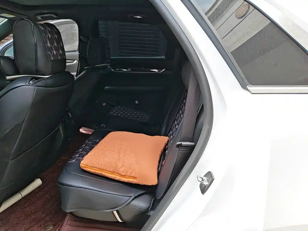 Фото 18 - Cadillac XT5