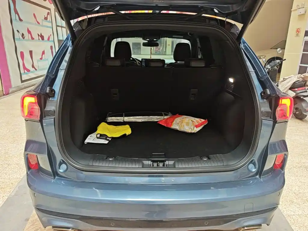 Photo 19 - Ford Escape
