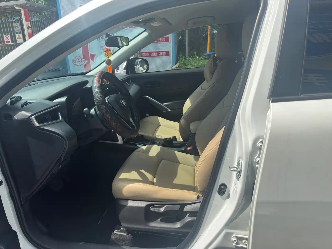 Toyota Frontlander 2023 2.0L CVT Elite Edition фото 4