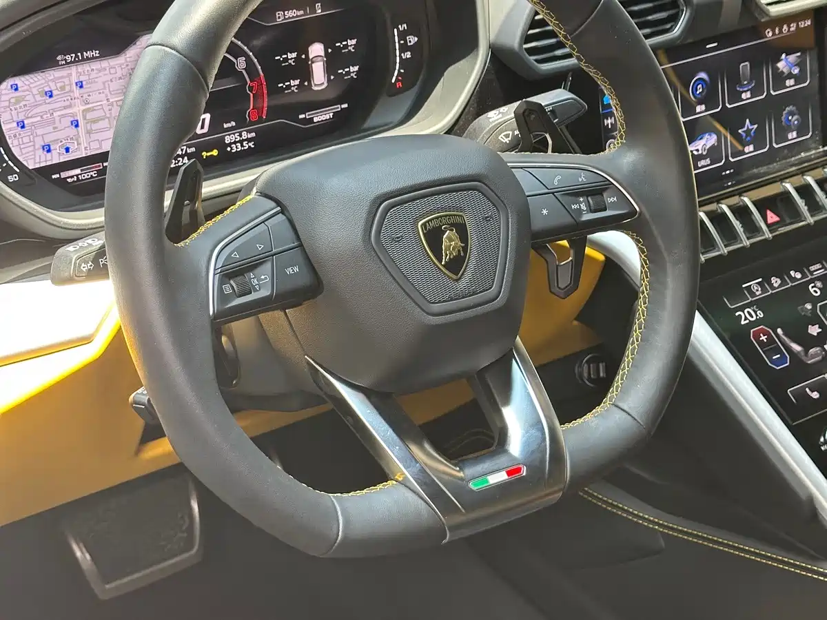 Фото 5 - Lamborghini Urus
