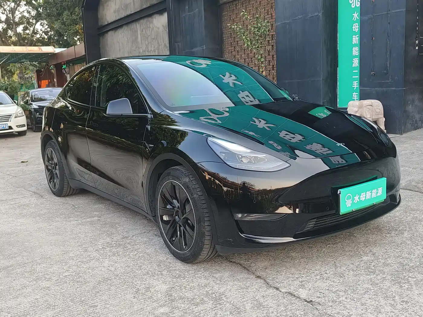 TESLA MODEL Y