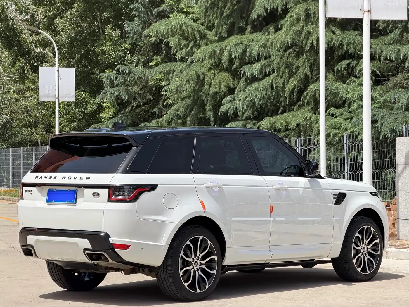 Land Rover Range Rover Sport 2021 3.0 L6 Gloss Black Edition фото 9