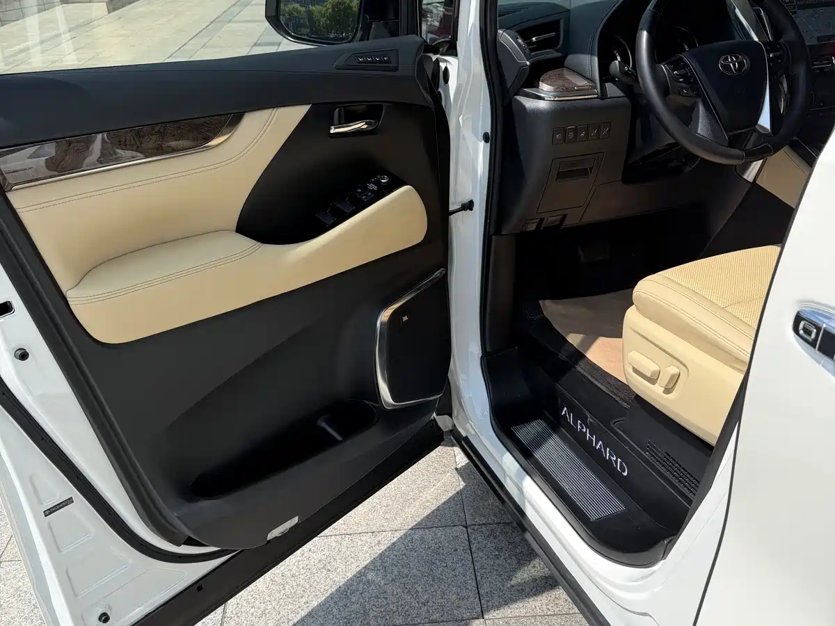 Toyota Alphard 2023 Dual Hybrid 2.5L Ultimate Gold Edition фото 8