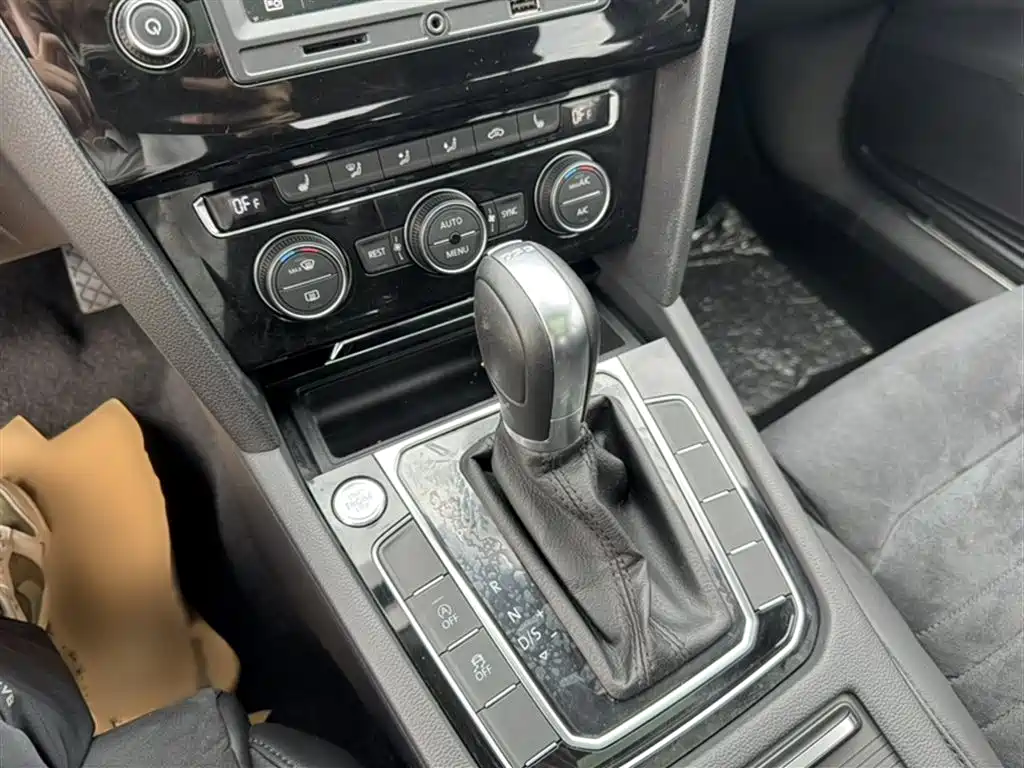 Volkswagen Magotan 2017 330TSI DSG Luxury фото 17