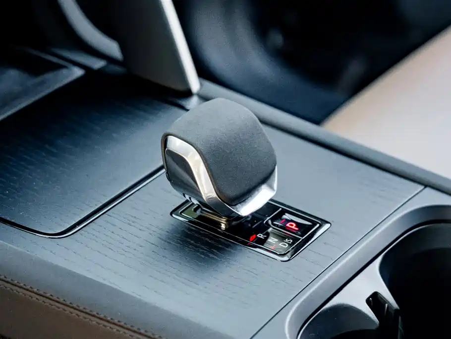 Land Rover Discovery Sport 2024 Luxury Custom Edition фото 14