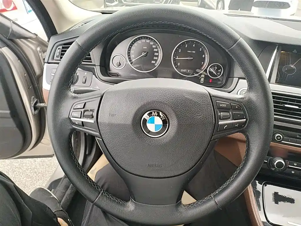 BMW 5 Series 2014 520Li Elegance фото 11