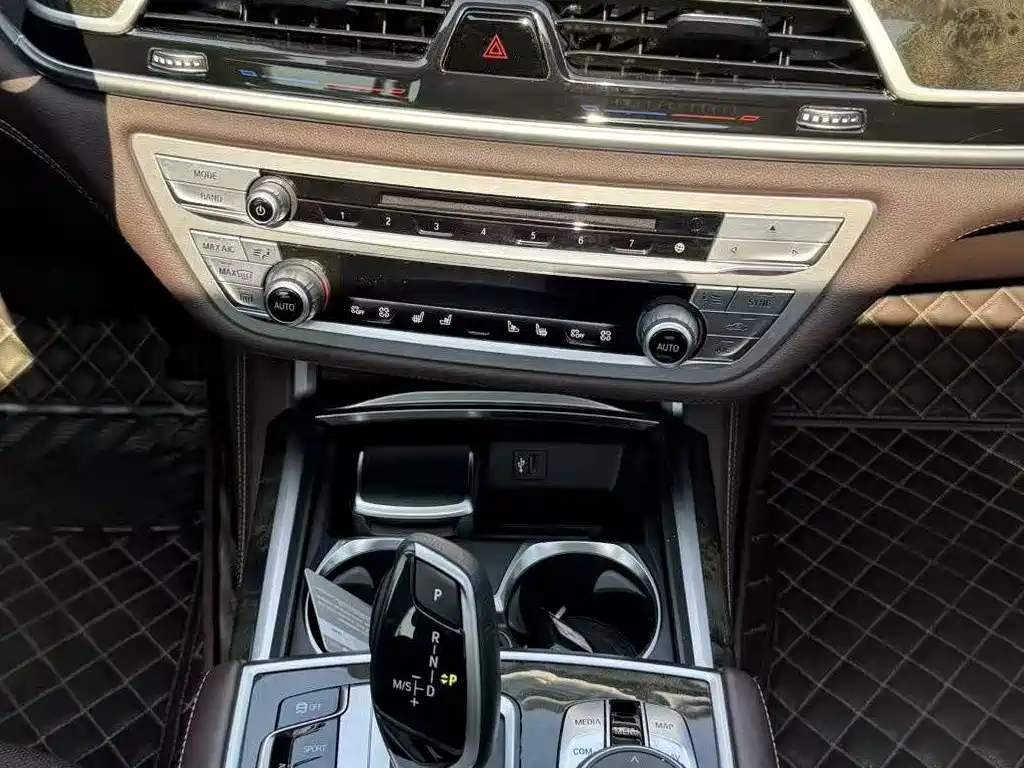 BMW 7 Series 2018 730Li Premium Type Excellence Package фото 7