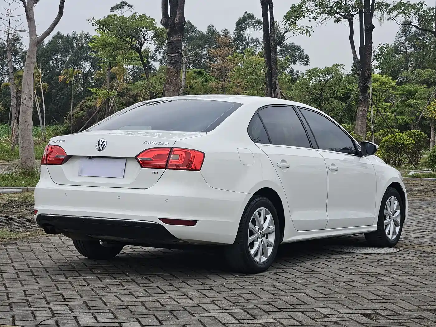 Volkswagen Sagitar 2012 1.4TSI Automatic Luxury фото 12