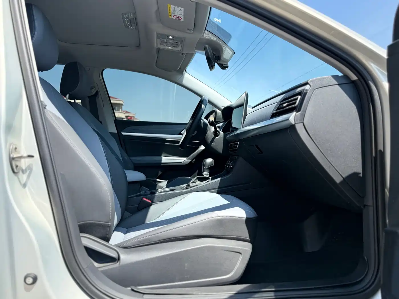 Volkswagen Lavida 2023 Facelift 1.5L Automatic 5 Million Edition фото 10