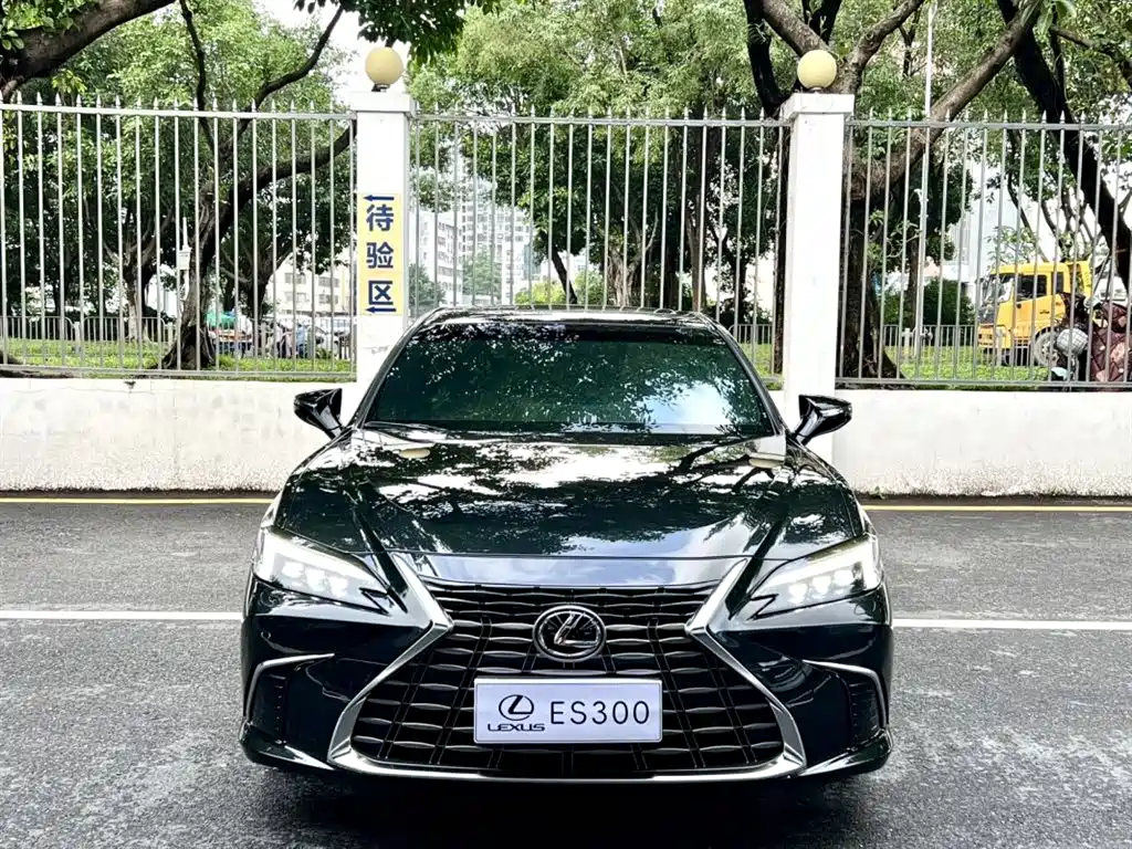 Lexus ES 2025 300h Ultimate Edition фото 2