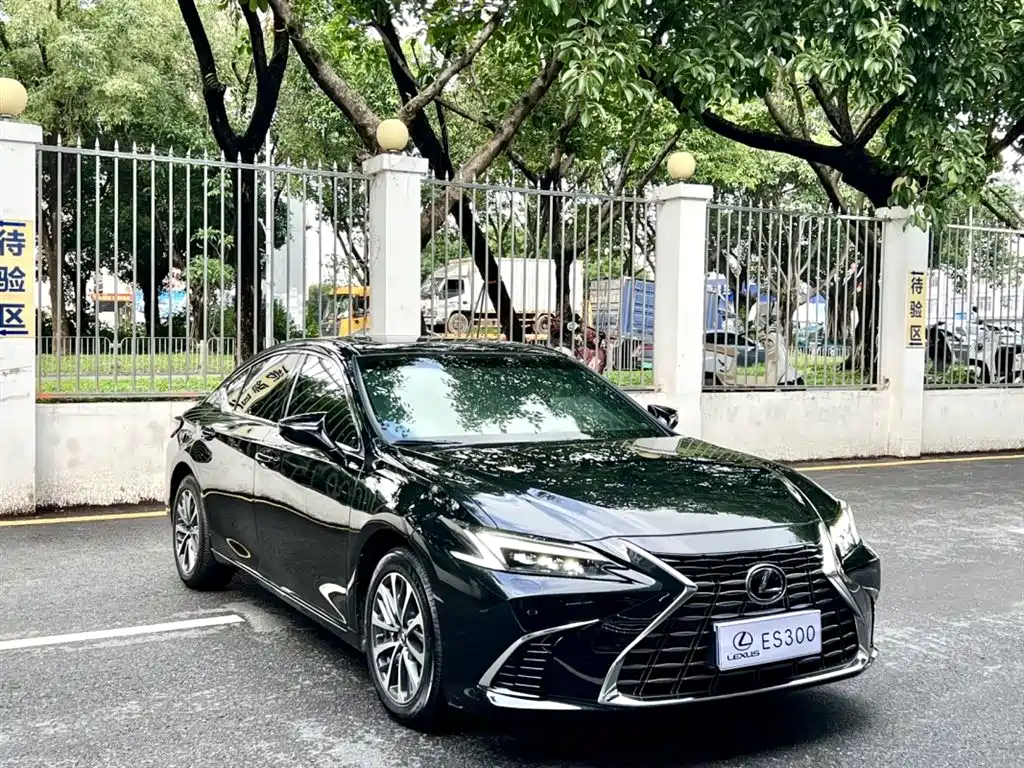 Lexus ES 2025 300h Ultimate Edition фото 3