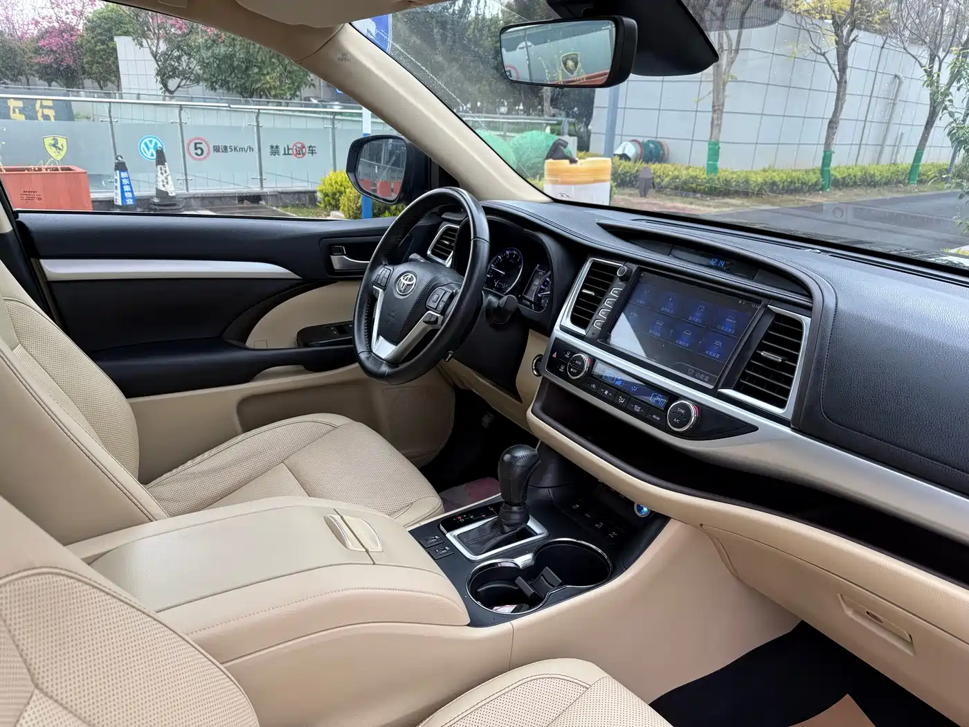 Toyota Highlander 2018 2.0T 4WD Luxury 7-seater China VI фото 21