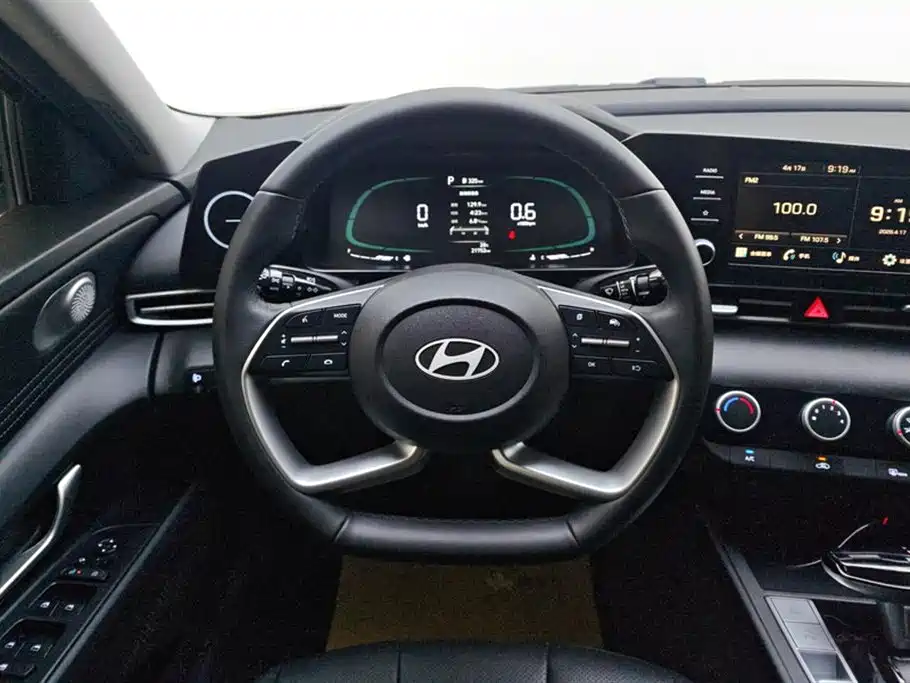 Hyundai Elantra 2023 1.5L CVT GLX Elite Edition фото 15